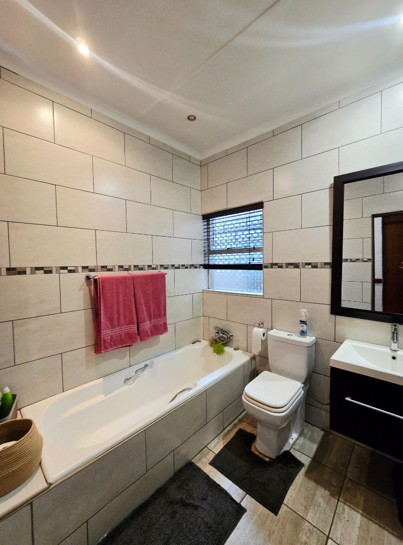 3 Bedroom Property for Sale in La Hoff North West